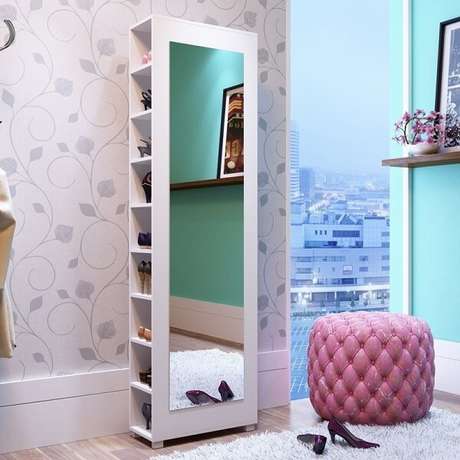 1. Sapateira com espelho e prateleiras laterais traz funcionalidade para o quarto de menina. Fonte: Pinterest 1. Sapateira com espelho e prateleiras laterais traz funcionalidade para o quarto de menina. Fonte: Pinterest