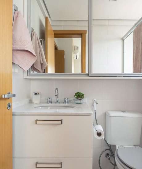 28. O tom rosáceo desta toalha de lavabo faz com que seja delicada e mesmo assim chame a atenção. Projeto de Braccini + Lima Arquitetura 28. O tom rosáceo desta toalha de lavabo faz com que seja delicada e mesmo assim chame a atenção. Projeto de Braccini + Lima Arquitetura