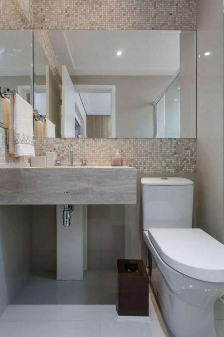 10. Esta toalha de lavabo, por outro lado, segue a mesma linha sóbria do banheiro. Projeto de Márcia Acaro 10. Esta toalha de lavabo, por outro lado, segue a mesma linha sóbria do banheiro. Projeto de Márcia Acaro