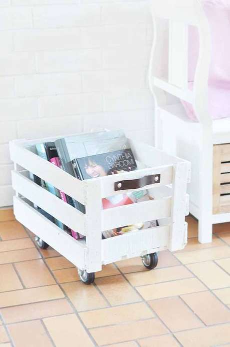 27. Um simples caixote pode se transformar em um revisteiro. Foto: Ideias Decor 27. Um simples caixote pode se transformar em um revisteiro. Foto: Ideias Decor