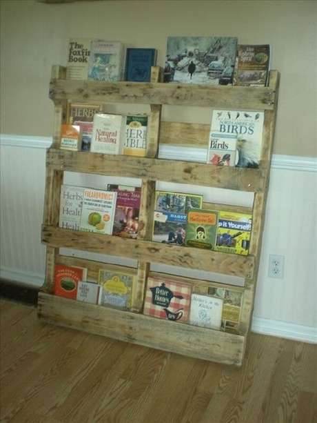 14. Este revisteiro é interessante por ter uma madeira rústica. Foto: Ideas With Pallets 14. Este revisteiro é interessante por ter uma madeira rústica. Foto: Ideas With Pallets