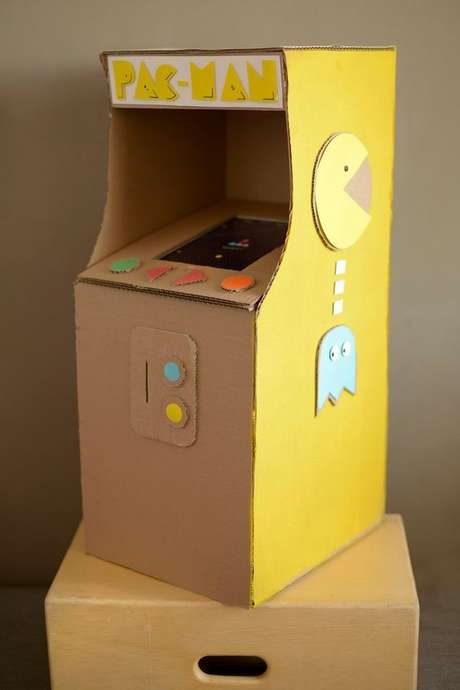 10. Você pode fazer um cardboard temático para a festa anos 80. Foto: Handmade Charlotte 10. Você pode fazer um cardboard temático para a festa anos 80. Foto: Handmade Charlotte