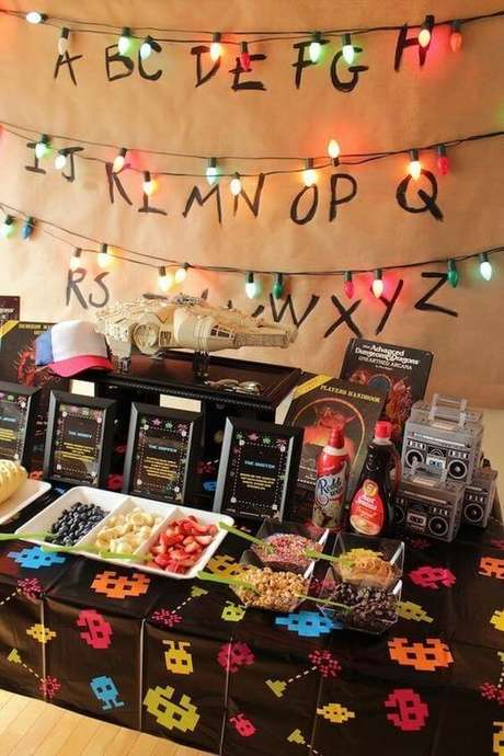 19.Muitos elementos que lembrem o período podem ser inseridos em uma festa anos 80. Foto: Kara’s Party Ideas 19.Muitos elementos que lembrem o período podem ser inseridos em uma festa anos 80. Foto: Kara’s Party Ideas