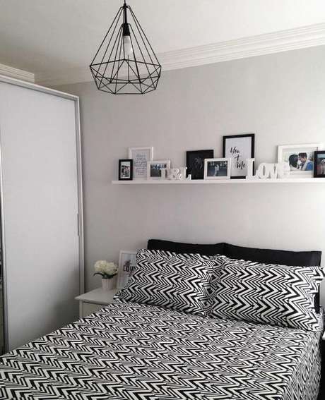 17. Luminária pendente aramado preto e branco – Por: Pinterest 17. Luminária pendente aramado preto e branco – Por: Pinterest