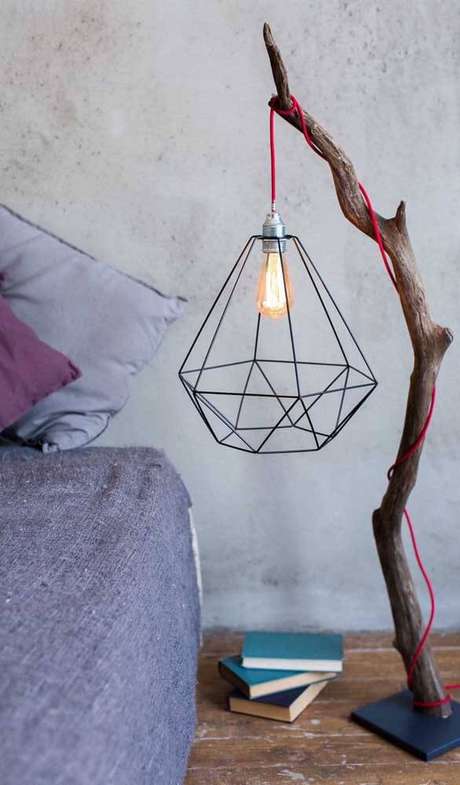 4. Pendente aramado ao lado da cama – Por: Pinterest 4. Pendente aramado ao lado da cama – Por: Pinterest