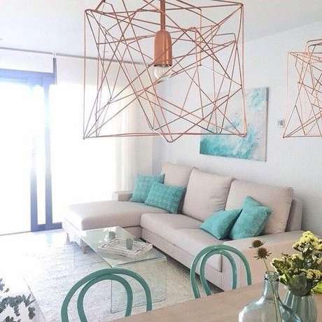 9. Pendente aramado rosé gold para sala verde água – Por: Pinterest 9. Pendente aramado rosé gold para sala verde água – Por: Pinterest