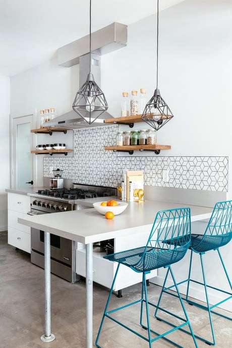 47. Decoração colorida com pendentes aramados cinza – Por: Pinterest 47. Decoração colorida com pendentes aramados cinza – Por: Pinterest