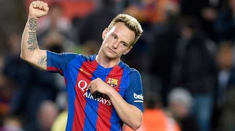 Rakitic está de saída para o PSG (Foto: AFP) Rakitic está de saída para o PSG (Foto: AFP)