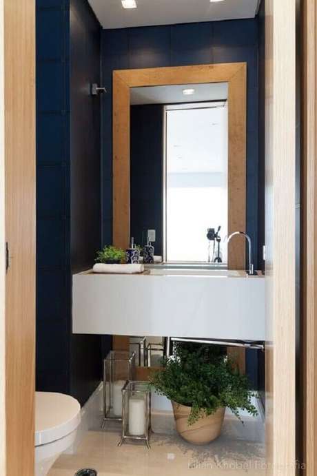 25. Decoração para lavabo na cor azul marinho – Foto: Pinterest 25. Decoração para lavabo na cor azul marinho – Foto: Pinterest