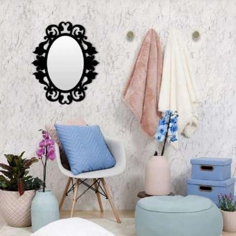 36. Moldura em MDF preto chama a atenção no ambiente. Fonte: Pinterest 36. Moldura em MDF preto chama a atenção no ambiente. Fonte: Pinterest