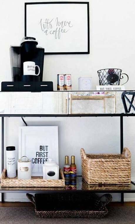 42. Decoração para aparador para café com decoração moderna – Foto: Pinosy 42. Decoração para aparador para café com decoração moderna – Foto: Pinosy