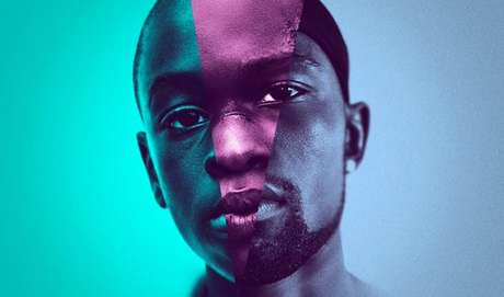MOONLIGHT - Black trilha uma jornada de autoconhecimento enquanto tenta escapar do caminho fácil da criminalidade e do mundo das drogas de Miami. Encontrando amor em locais surpreendentes, ele sonha com um futuro maravilhoso MOONLIGHT - Black trilha uma jornada de autoconhecimento enquanto tenta escapar do caminho fácil da criminalidade e do mundo das drogas de Miami. Encontrando amor em locais surpreendentes, ele sonha com um futuro maravilhoso
