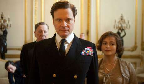 O DISCURSO DO REI - O Príncipe Albert da Inglaterra deve ascender ao trono como Rei George VI, mas ele tem um problema de fala. Sabendo que o país precisa que seu marido seja capaz de se comunicar perfeitamente, Elizabeth contrata Lionel Logue, um ator australiano e fonoaudiólogo, para ajudar o Príncipe a superar a gagueira. Uma extraordinária amizade desenvolve-se entre os dois homens, e Logue usa meios não convencionais para ensinar o monarca a falar com segurança O DISCURSO DO REI - O Príncipe Albert da Inglaterra deve ascender ao trono como Rei George VI, mas ele tem um problema de fala. Sabendo que o país precisa que seu marido seja capaz de se comunicar perfeitamente, Elizabeth contrata Lionel Logue, um ator australiano e fonoaudiólogo, para ajudar o Príncipe a superar a gagueira. Uma extraordinária amizade desenvolve-se entre os dois homens, e Logue usa meios não convencionais para ensinar o monarca a falar com segurança