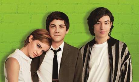 AS VANTAGENS DE SER INVISÍVEL - O filme conta a história de Charlie, um jovem que tem bastante dificuldade para se enturmar e, ao encontrar um grupo de amigos, passa a se identificar com eles e superar os dilemas da adolescência AS VANTAGENS DE SER INVISÍVEL - O filme conta a história de Charlie, um jovem que tem bastante dificuldade para se enturmar e, ao encontrar um grupo de amigos, passa a se identificar com eles e superar os dilemas da adolescência