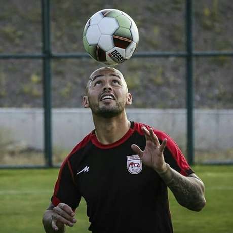 Ex-atacante do São Paulo tenta se adaptar à vida no Irã, onde joga pelo Tractor Ex-atacante do São Paulo tenta se adaptar à vida no Irã, onde joga pelo Tractor