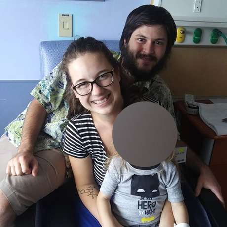 O casal com o filho antes de perder a guarda O casal com o filho antes de perder a guarda
