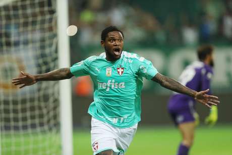 Luiz Adriano comemora gol do Palmeiras, marcado diante do Fluminense, durante partida vÃ¡lida pela 16Âª rodada, atrasada, do Campeonato Brasileiro 2019, sÃ©rie A, realizada na Arena do Allianz Parque, na zona oeste da capital paulista, nesta terÃ§a- feira (10)