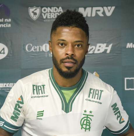 Michel fez apenas um jogo com a camisa do América-MG em três meses de clubes- (Mourão Panda/América-MG) Michel fez apenas um jogo com a camisa do América-MG em três meses de clubes- (Mourão Panda/América-MG)