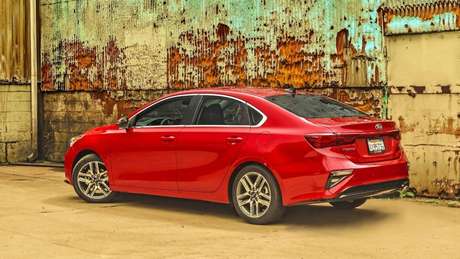 O novo Kia Cerato aposta num motor mais potente para conquistar clientes. / Divulgação