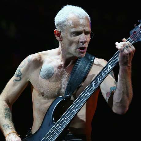 Quase que deu ruim pro Flea, hein? (Reprodução/Internet) Quase que deu ruim pro Flea, hein? (Reprodução/Internet)