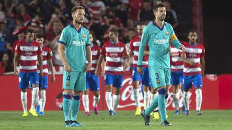Jogadores do Barça mostram desânimo após segundo gol do Granada (Fonte: AFP) Jogadores do Barça mostram desânimo após segundo gol do Granada (Fonte: AFP)