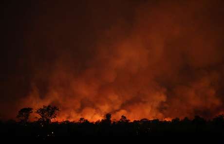 Incêndio visto de longe na floresta amazônica no Estado do Amazonas
15/09/2019
REUTERS/Bruno Kelly