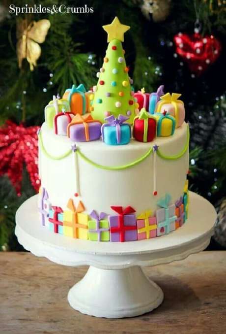 5. Linda inspiração de bolo de Natal decorado com pasta americana – Foto: Sprinkles & Crumbs 5. Linda inspiração de bolo de Natal decorado com pasta americana – Foto: Sprinkles & Crumbs