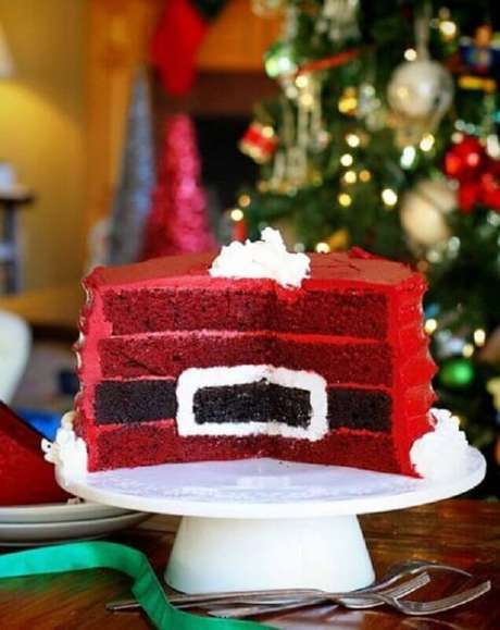 23. Que tal uma surpresa com um bolo de Natal decorado por dentro ? – Foto: Live It Beautiful