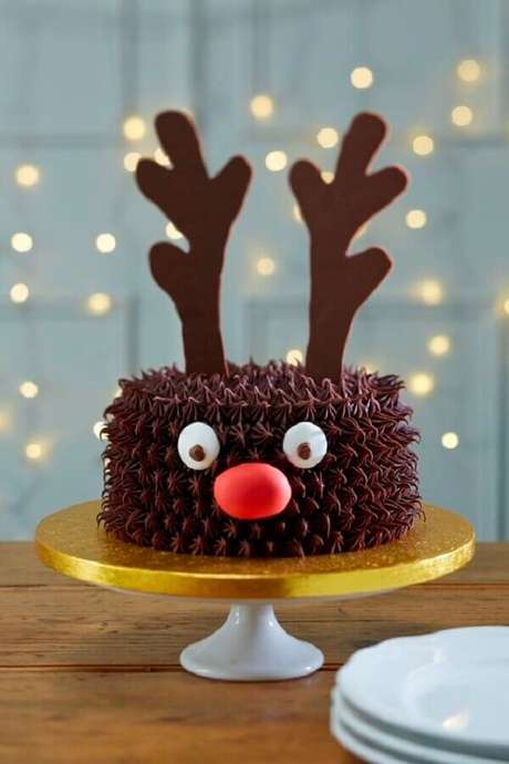 46. Decoração divertida para bolo de Natal de chocolate com rostinho de rena – Foto: Hobbycraft