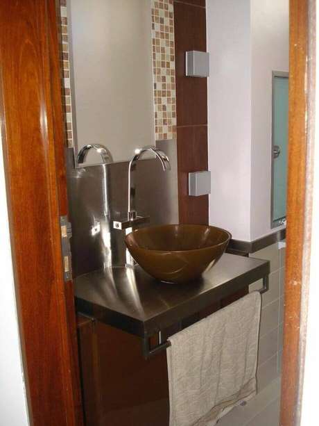 28. O balcão para banheiro deve ser instalado em um lugar estratégico. Projeto de Larissa Vinagre 28. O balcão para banheiro deve ser instalado em um lugar estratégico. Projeto de Larissa Vinagre