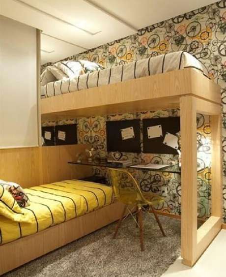 18. Cadeira amarela de acrílico e tapete de pelinho cinza pra o quarto. Fonte: Revista Viva Decora 18. Cadeira amarela de acrílico e tapete de pelinho cinza pra o quarto. Fonte: Revista Viva Decora