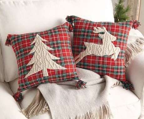 29. Almofadas de Natal com estampas em xadrez. Fonte: Pinterest