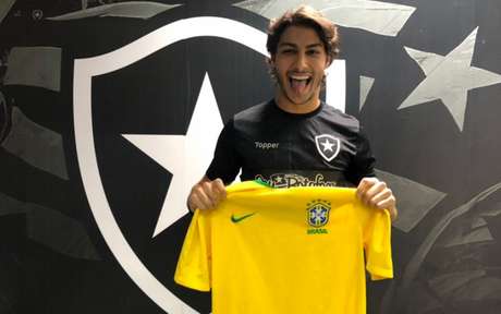 Marcinho comemorou sua primeira convocação na Seleção principal (Foto: Divulgação/Botafogo) Marcinho comemorou sua primeira convocação na Seleção principal (Foto: Divulgação/Botafogo)