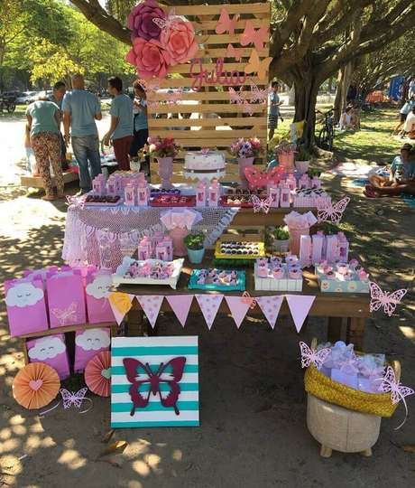 67. Festa de aniversário piquenique decorada com tema chuva de amor – Foto: Pirulito Atelier