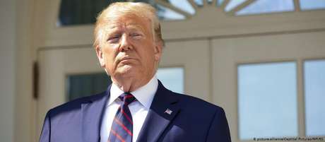 Em um telefonema, Trump pediu repetidamente para que o presidente da Ucrânia tomasse providências para investigar o ex-vice-presidente americano Joe Biden e seu filho, Hunter. Em um telefonema, Trump pediu repetidamente para que o presidente da Ucrânia tomasse providências para investigar o ex-vice-presidente americano Joe Biden e seu filho, Hunter.