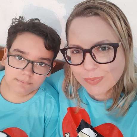 Milena (dir.) conta que sua mãe pediu à Irmã Dulce que salvasse a vida da filha Milena (dir.) conta que sua mãe pediu à Irmã Dulce que salvasse a vida da filha
