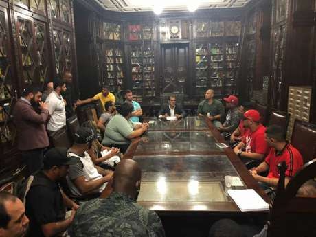 Representantes de torcidas organizadas do Rio de Janeiro se reuniram com oBruno Dauaire (PSC) (Foto: Divulgação) Representantes de torcidas organizadas do Rio de Janeiro se reuniram com oBruno Dauaire (PSC) (Foto: Divulgação)