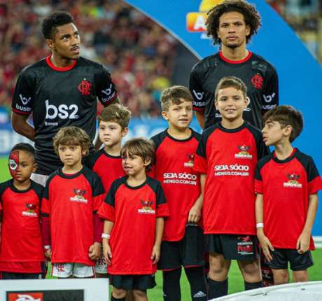 Vitinho e Arão são os caras da vitória que distanciou ainda mais o Flamengo na liderança do Brasileirão