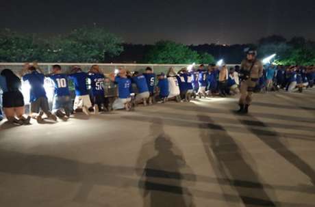 A PM teve de agir mesmo com o pedido do Cruzeiro para que houvesse paz entre torcedores de organizadas-(Reprodução/PMMG) A PM teve de agir mesmo com o pedido do Cruzeiro para que houvesse paz entre torcedores de organizadas-(Reprodução/PMMG)