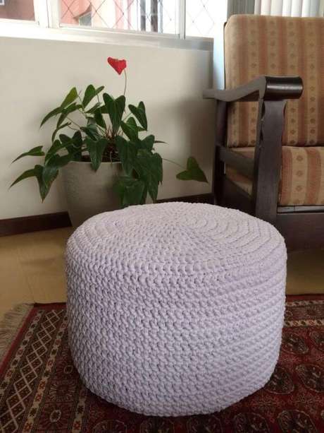 46. Puff de apoio em fio de malha chic – Por: Pinterest 46. Puff de apoio em fio de malha chic – Por: Pinterest