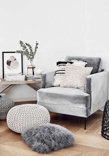 54. Puff de crochê cinza para sala moderna – Por: Ideas Decor 54. Puff de crochê cinza para sala moderna – Por: Ideas Decor