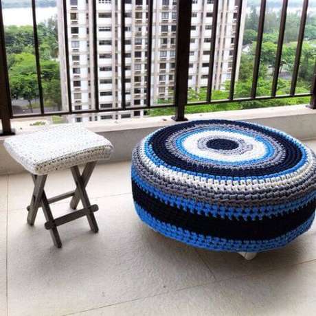 16. Puff de crochê para a varanda de casa – Por: Blog da Decoração 16. Puff de crochê para a varanda de casa – Por: Blog da Decoração
