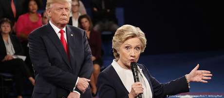 Hillary Clinton e Donald Trump em debate eleitoral: além de insultos e calúnias, futuro presidente empregou táticas de "bully" em 2016 Hillary Clinton e Donald Trump em debate eleitoral: além de insultos e calúnias, futuro presidente empregou táticas de "bully" em 2016