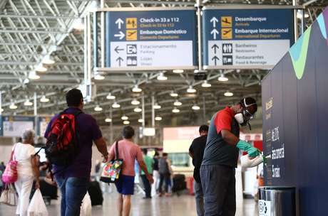 Movimentação no Aeroporto Internacional do Rio de Janeiro - Antônio Carlos Jobim (Galeão), localizado na Ilha do Governador, na zona norte da cidade.