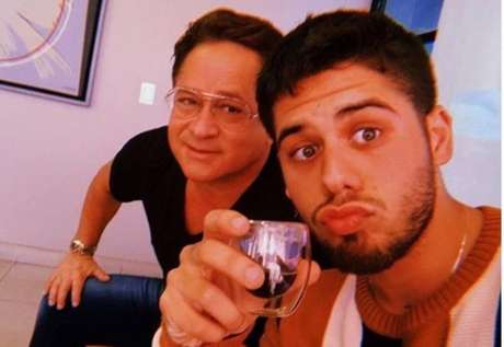 O cantor sertanejo Leonardo e o filho Zé Felipe, que descobriu diagnóstico de espondilite anquilosante.