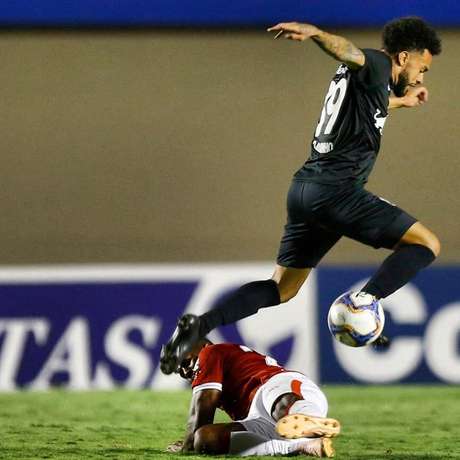 No primeiro turno, o Bragantino venceu o Vila Nova em pleno Serra Dourada (Foto: Reprodução) No primeiro turno, o Bragantino venceu o Vila Nova em pleno Serra Dourada (Foto: Reprodução)