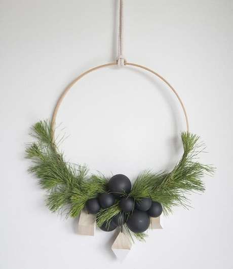 20. Enfeite de porta para natal delicado. Fonte: Pinterest