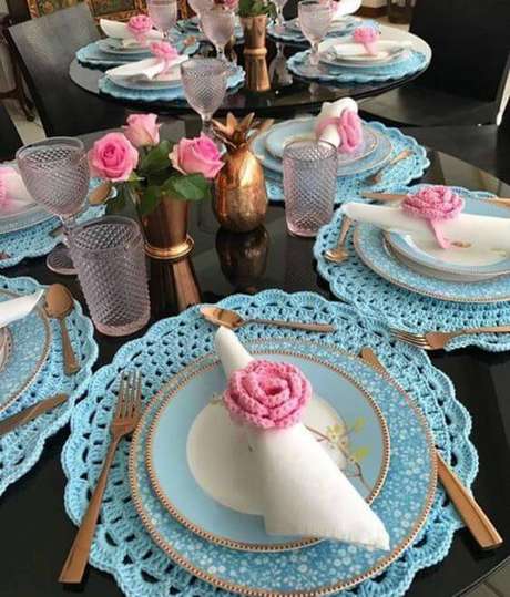 36. Guardanapo com sousplat de crochê decorando a mesa posta – Revista Artesanato 36. Guardanapo com sousplat de crochê decorando a mesa posta – Revista Artesanato