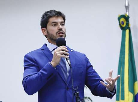 Deputado Junior Bozzella atacou Eduardo Bolsonaro