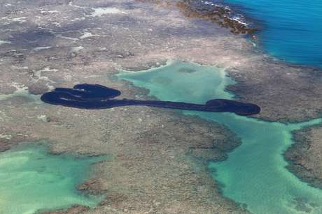 Mancha em praia Peroba, em Maragogi, Alagoas 17/10/2019REUTERS/Diego Nigro 